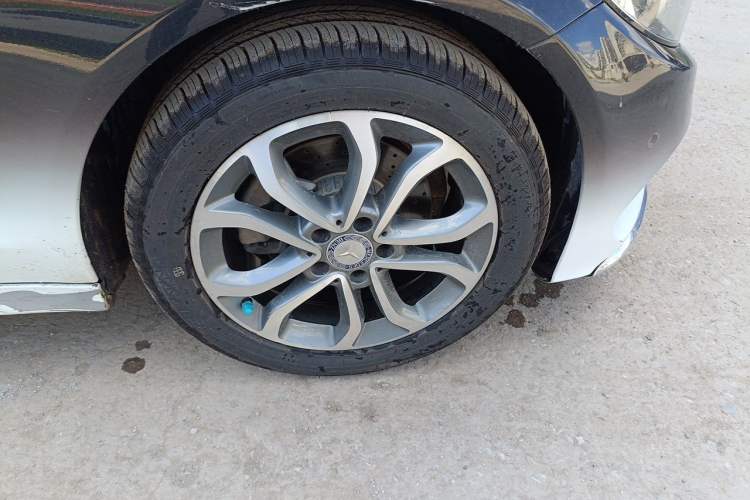 Used Mercedes-Benz C-Class 2015 C 180 L Sport Edition Right Front Wheel Hub
