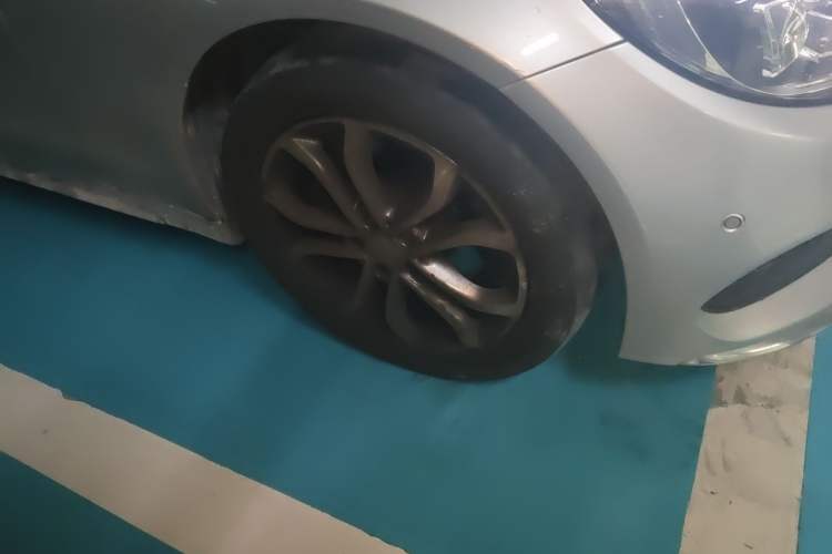 Used Mercedes-Benz C-Class 2015 C 200 L Sport Edition Right Front Wheel Hub