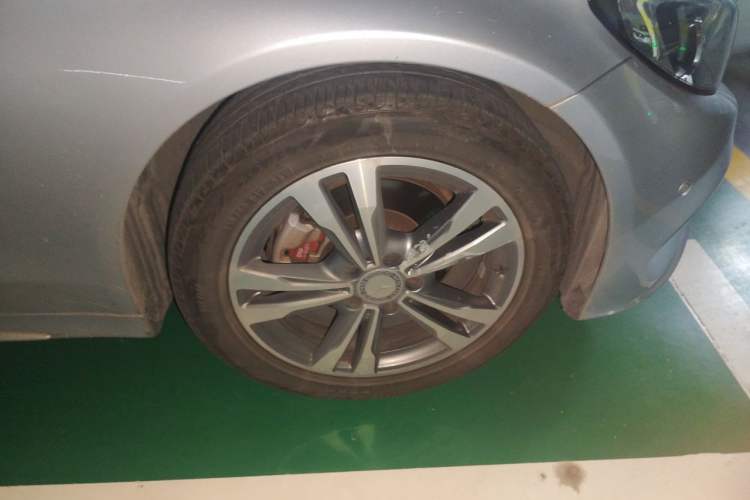 Used Mercedes-Benz C-Class 2015 Revised C 200 L Sport Edition Right Front Wheel Hub