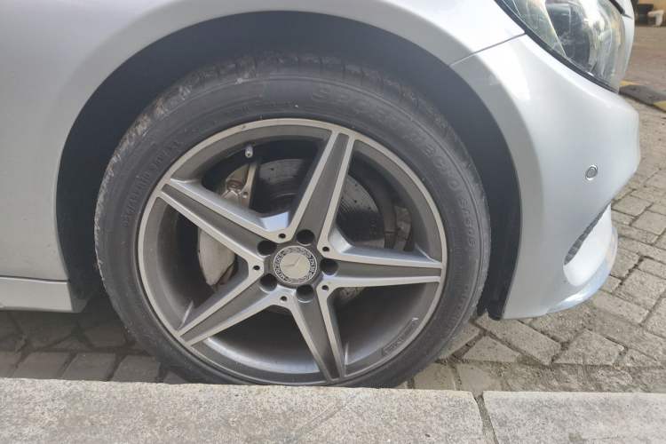 Used Mercedes-Benz C-Class 2015 C 200 station wagon Right Front Wheel Hub