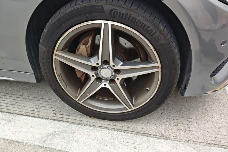 Used Mercedes-Benz C-Class 2015 C 200 station wagon Right Front Wheel Hub