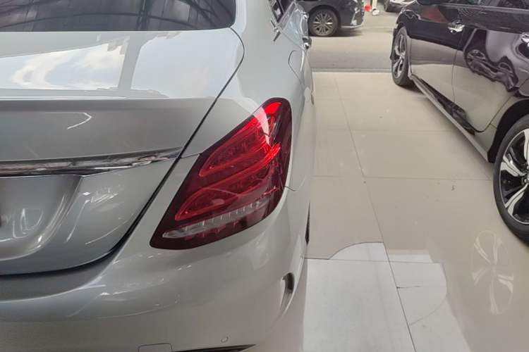 Used Mercedes-Benz C-Class 2015 Revised C 200 L Sport Edition Right Rear Taillight