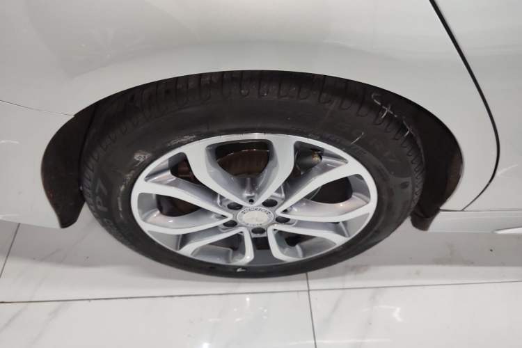 Used Mercedes-Benz C-Class 2015 C 200 L Sport Edition Right Rear Wheel Hub
