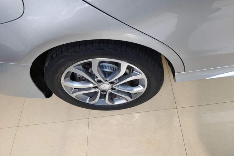 Used Mercedes-Benz C-Class 2015 C 200 L Sport Edition Right Rear Wheel Hub