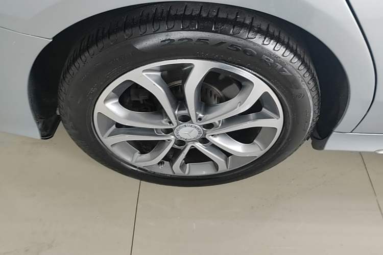 Used Mercedes-Benz C-Class 2015 Revised C 200 L Sport Edition Right Rear Wheel Hub