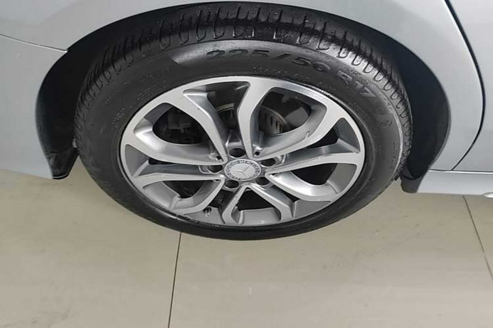 Used Mercedes-Benz C-Class 2015 Revised C 200 L Sport Edition Right Rear Wheel Hub