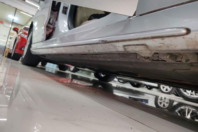 Used Mercedes-Benz C-Class 2015 C 200 L Sport Edition Right Side Sill