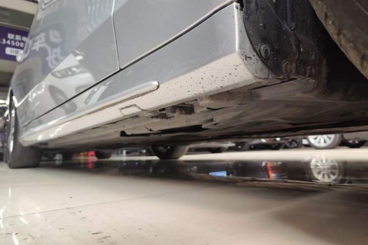 Used Mercedes-Benz C-Class 2015 Revised C 200 L Sport Edition Right Side Sill