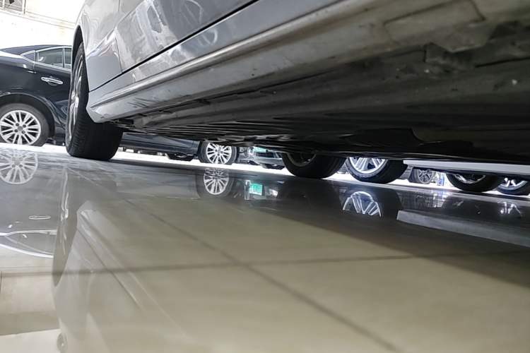 Used Mercedes-Benz C-Class 2015 Revised C 200 L Sport Edition Right Side Sill