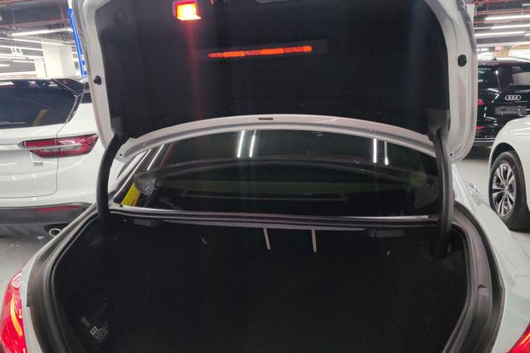 Used Mercedes-Benz C-Class 2015 C 200 L Sport Edition Trunk