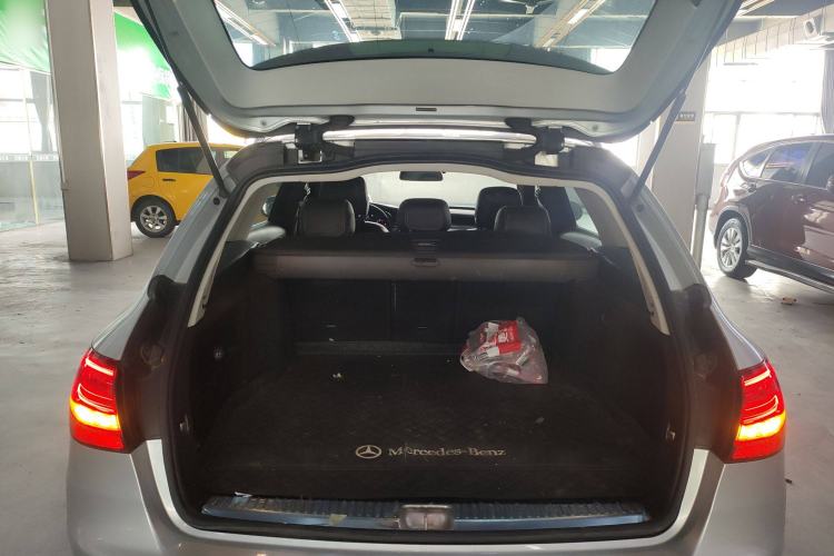 Used Mercedes-Benz C-Class 2015 C 200 station wagon Trunk