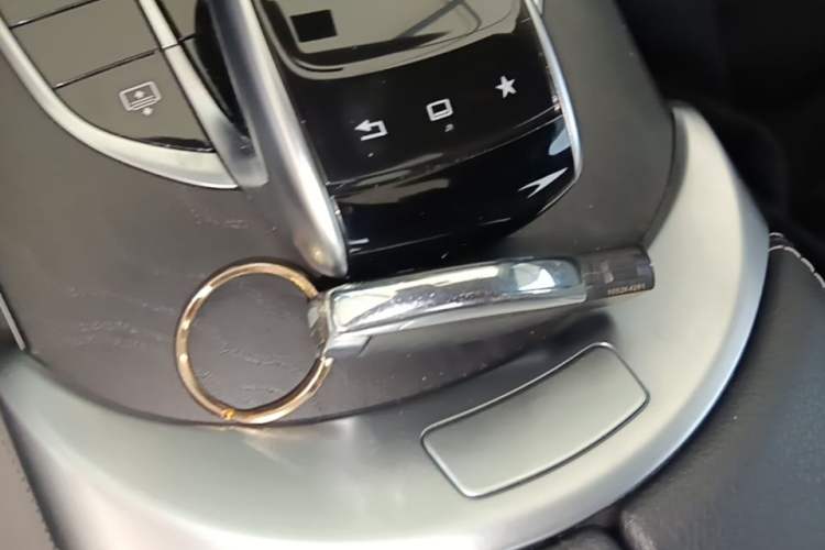 Used Mercedes-Benz C-Class 2015 C 260 L Sport Edition Vehicle Key