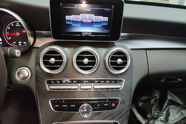 Used Mercedes-Benz C-Class 2015 C 200 station wagon Audio And AC Panel