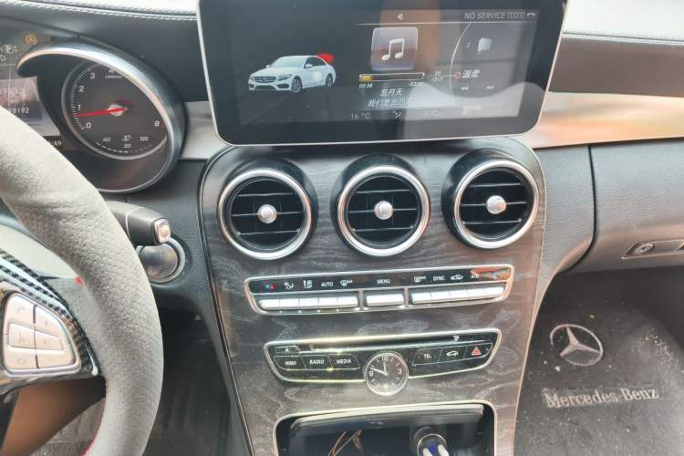 Used Mercedes-Benz C-Class 2015 C 200 L Sport Edition Audio And AC Panel