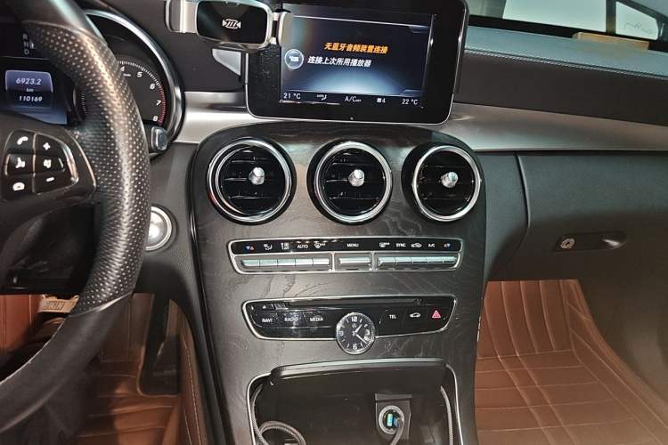Used Mercedes-Benz C-Class 2015 C 180 L Sport Edition Audio And AC Panel