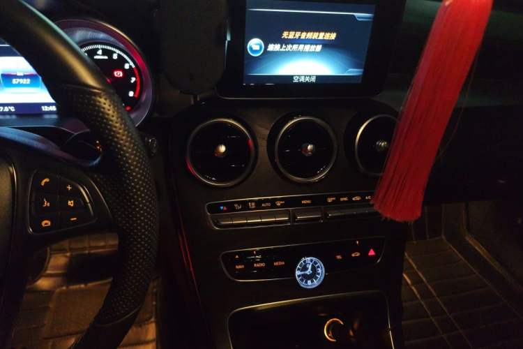 Used Mercedes-Benz C-Class 2015 Revised C 200 L Sport Edition Audio And AC Panel