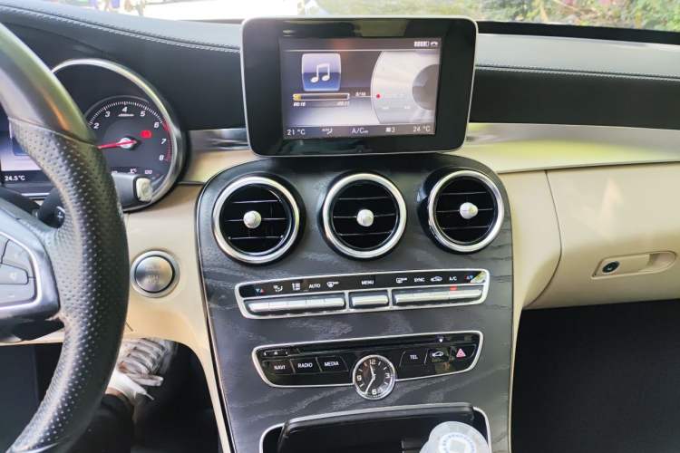 Used Mercedes-Benz C-Class 2015 Facelift C 180 L Audio And AC Panel