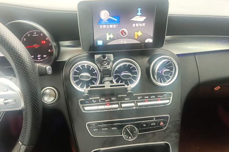 Used Mercedes-Benz C-Class 2015 Revised C 200 L Sport Edition Audio And AC Panel