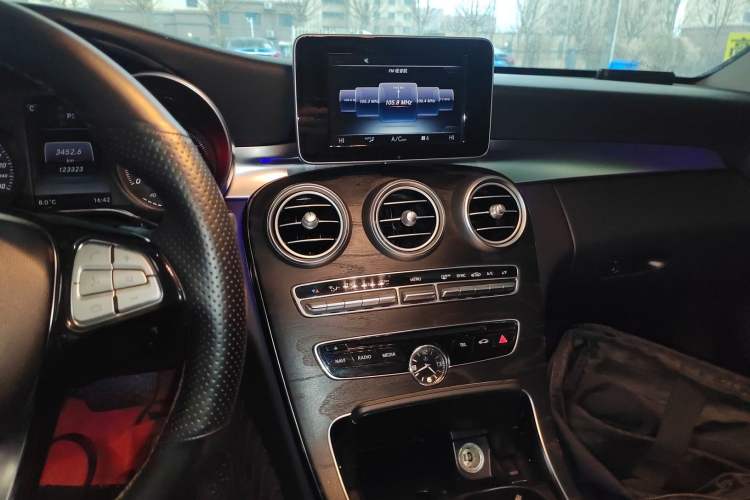 Used Mercedes-Benz C-Class 2015 C 200 station wagon Audio And AC Panel