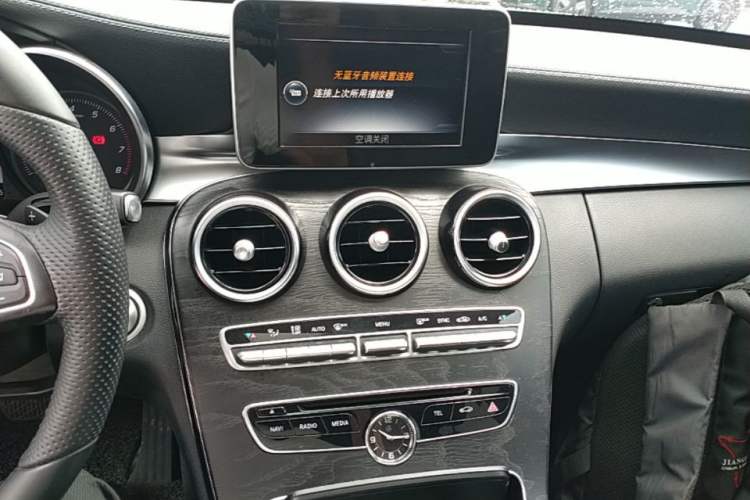 Used Mercedes-Benz C-Class 2015 Restyled C 180 L Sport Edition Audio And AC Panel
