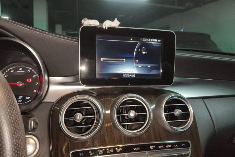 Used Mercedes-Benz C-Class 2015 Facelift C 180 L Audio And AC Panel