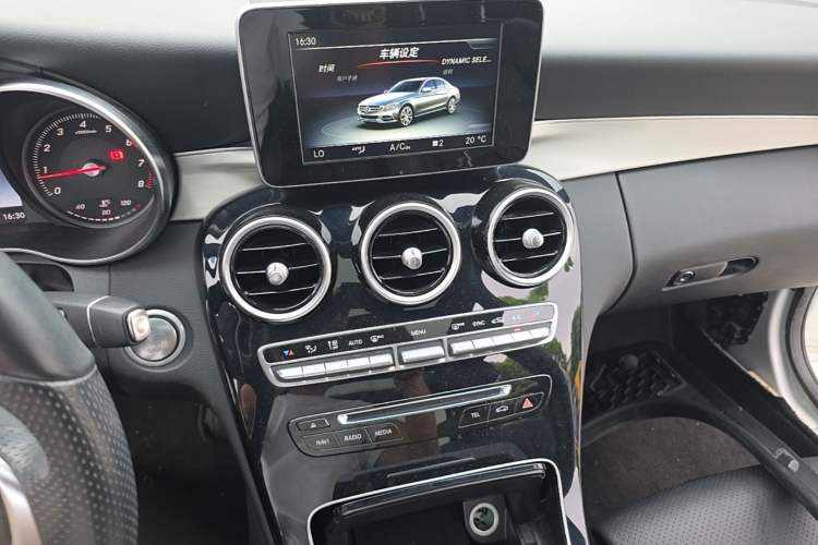 Used Mercedes-Benz C-Class 2015 C 200 Sport Edition 4MATIC Audio And AC Panel