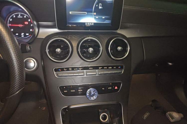Used Mercedes-Benz C-Class 2015 Revised C 200 L Sport Edition Audio And AC Panel