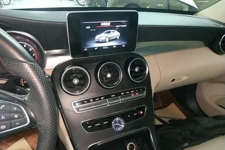 Used Mercedes-Benz C-Class 2015 C 200 L Sport Edition Audio And AC Panel