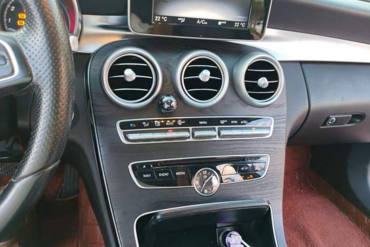 Used Mercedes-Benz C-Class 2015 C 200 station wagon Audio And AC Panel