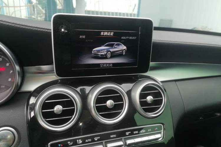 Used Mercedes-Benz C-Class 2015 Facelift C 200 L Audio And AC Panel