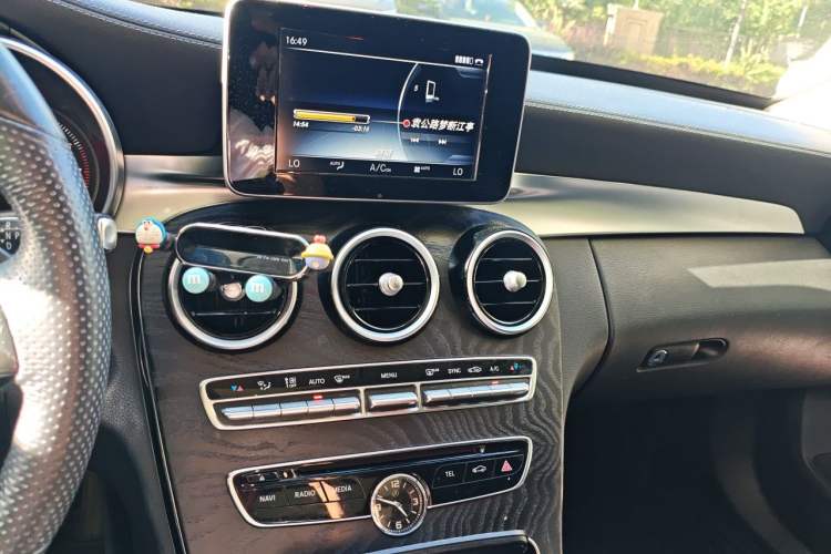 Used Mercedes-Benz C-Class 2015 Revised C 200 L Sport Edition Audio And AC Panel