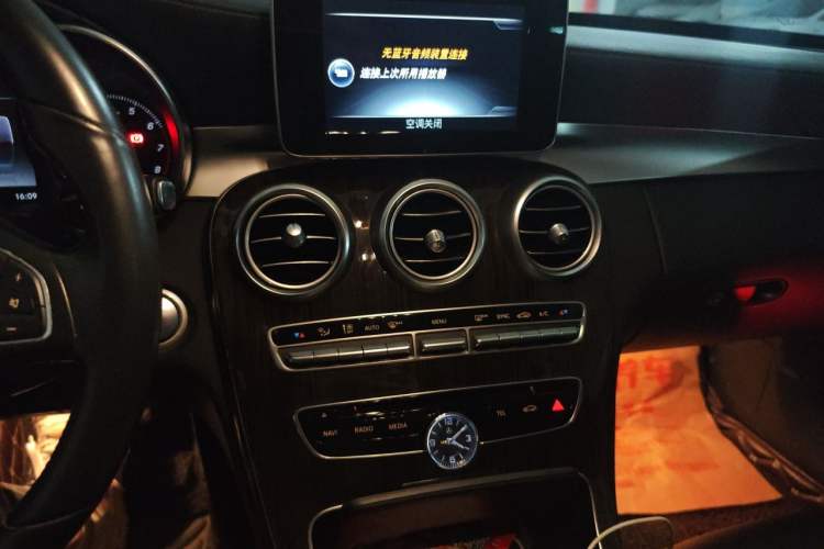 Used Mercedes-Benz C-Class 2015 Facelift C 200 L Audio And AC Panel