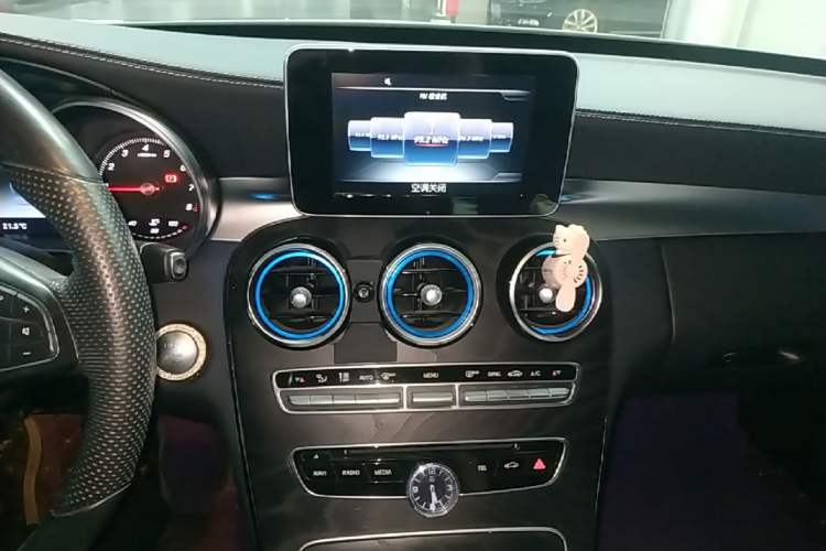 Used Mercedes-Benz C-Class 2015 Revised C 200 L Sport Edition Audio And AC Panel