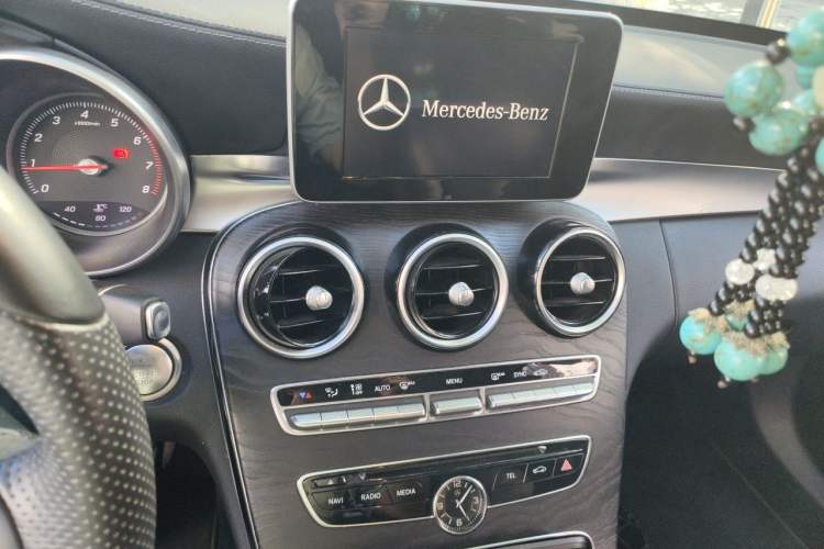 Used Mercedes-Benz C-Class 2015 Revised C 200 L Sport Edition Audio And AC Panel