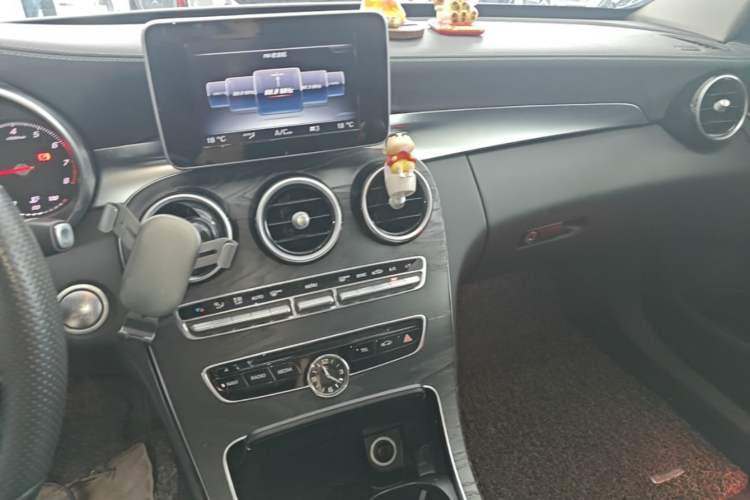 Used Mercedes-Benz C-Class 2015 Revised C 200 L Sport Edition Audio And AC Panel