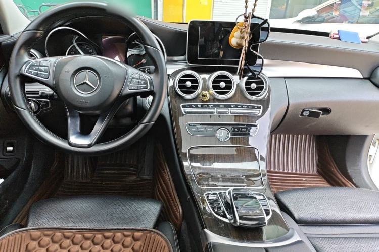 Used Mercedes-Benz C-Class 2015 Facelift C 200 L Center Console
