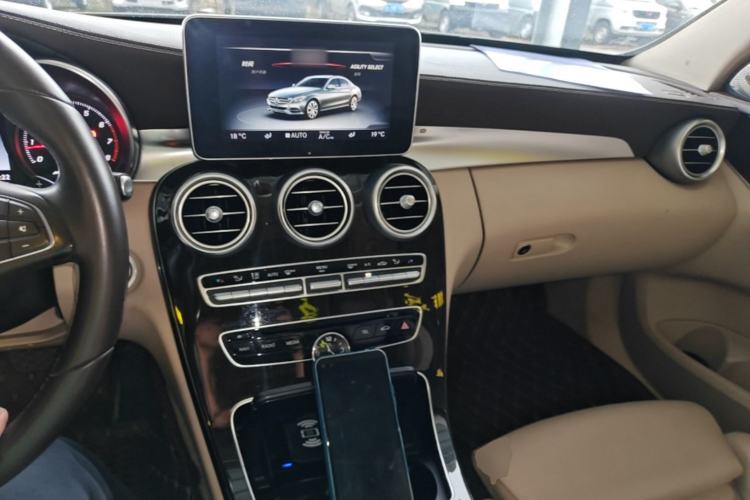 Used Mercedes-Benz C-Class 2015 C 300 L Center Console