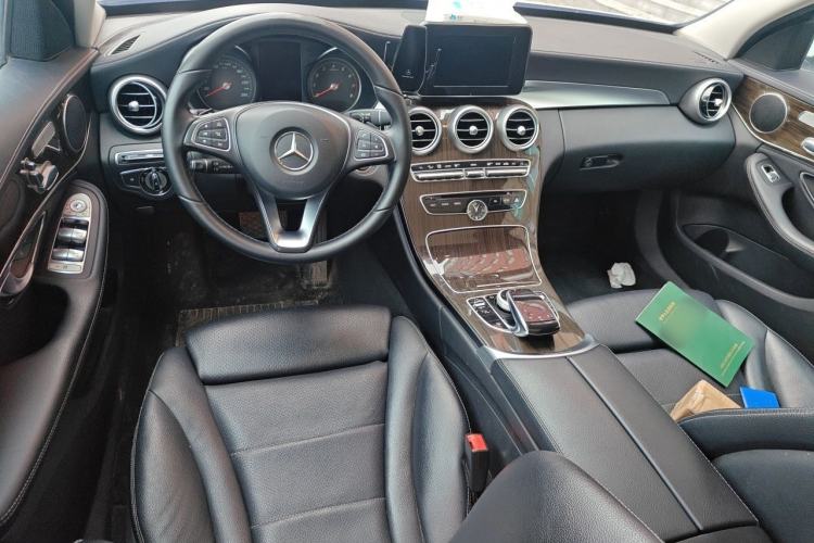Used Mercedes-Benz C-Class 2015 C 200 L Center Console