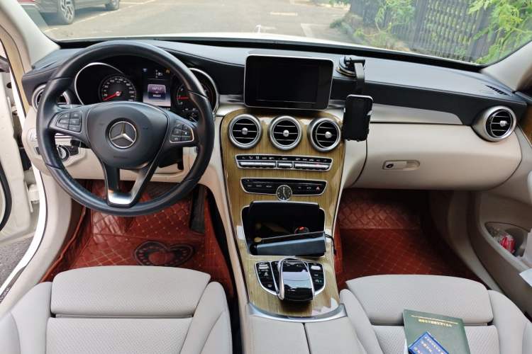 Used Mercedes-Benz C-Class 2015 C 200 L Center Console