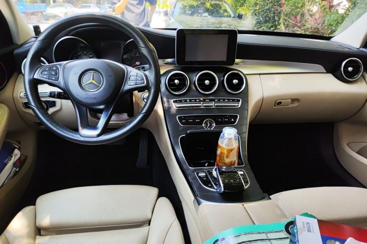 Used Mercedes-Benz C-Class 2015 Facelift C 180 L Center Console
