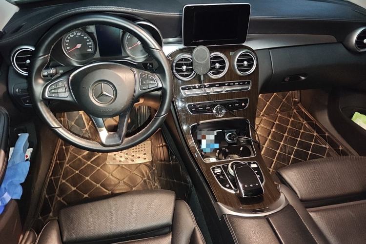 Used Mercedes-Benz C-Class 2015 C 200 L Center Console