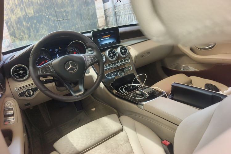 Used Mercedes-Benz C-Class 2015 Facelift C 200 L Center Console