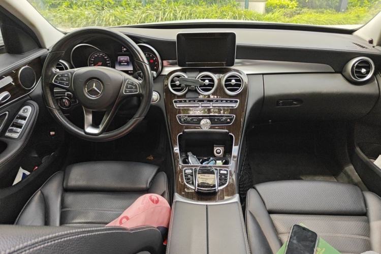 Used Mercedes-Benz C-Class 2015 Facelift C 200 L Center Console
