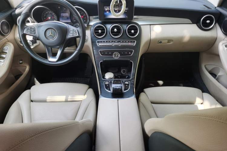 Used Mercedes-Benz C-Class 2015 Restyled C 180 L Sport Edition Center Console