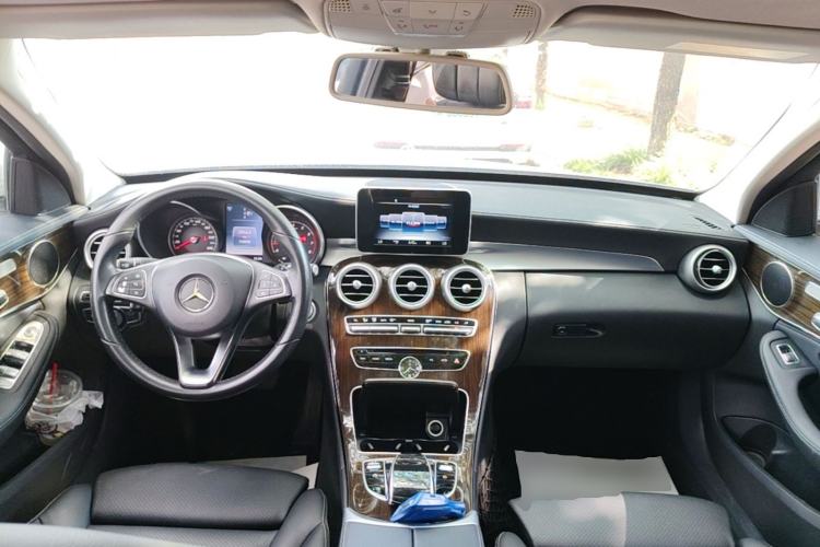 Used Mercedes-Benz C-Class 2015 Facelift C 200 L Center Console