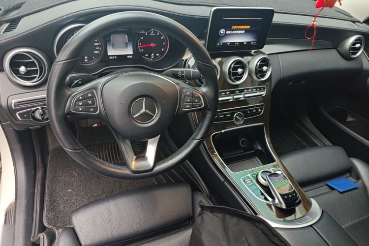 Used Mercedes-Benz C-Class 2015 C 200 L Center Console