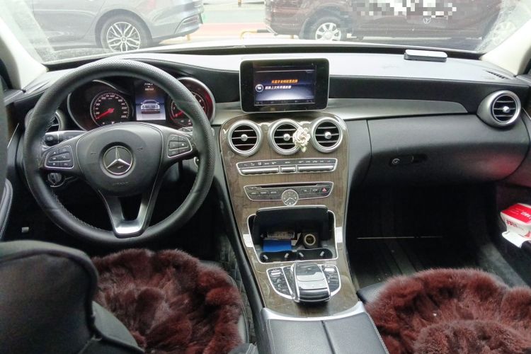 Used Mercedes-Benz C-Class 2015 Facelift C 180 L Center Console