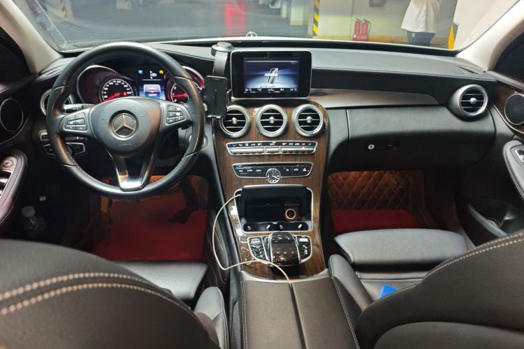 Used Mercedes-Benz C-Class 2015 Facelift C 200 L Center Console