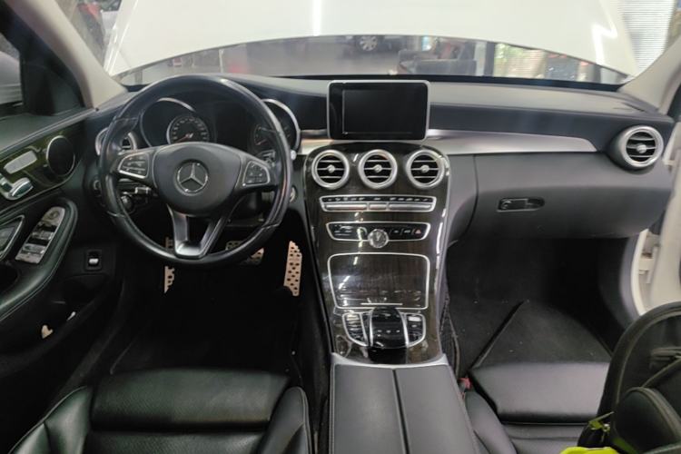 Used Mercedes-Benz C-Class 2015 Facelift C 200 L Center Console