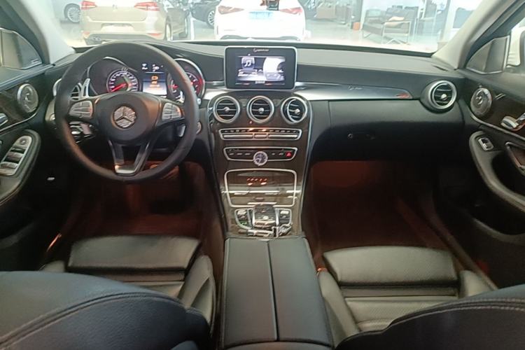 Used Mercedes-Benz C-Class 2015 Facelift C 180 L Center Console